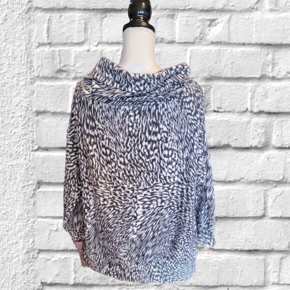 NWT Willow Drive Gray and White 3/4 Sleeve Pull Over Marbled Top Blouse Size L - Picture 2 of 6